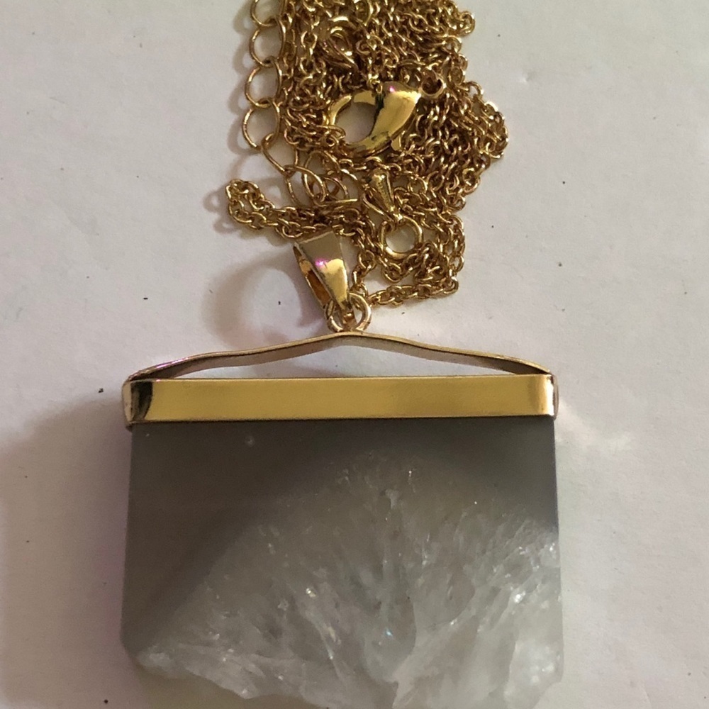 - Quartz Crystal Slice Pendant & Chain. NEW - Picture 3 of 3